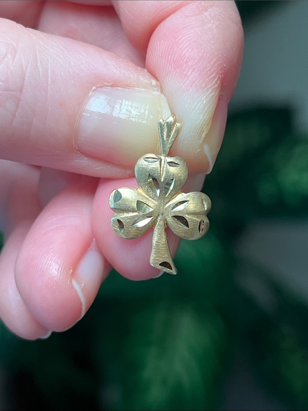 VTG 14k Solid Yellow Gold Etched Shamrock Lucky Clover Necklace Pendant Charm